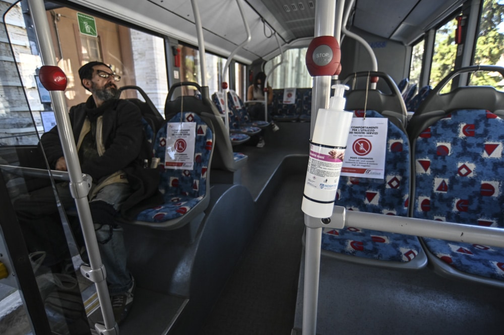Coronavirus, in Umbria arriva Salgo: come funziona l’app per prenotare un posto a bordo dei bus