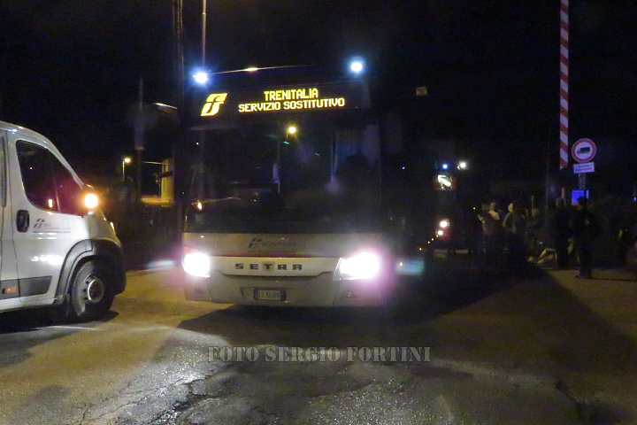 Trasbordo passeggeri treno 4157 a Scanzano Belfiore